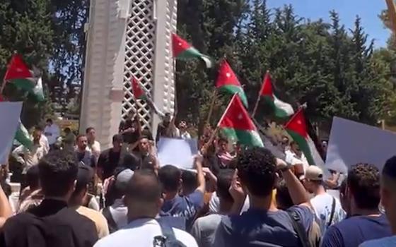 وقفة داعمة لفلسطين في الجامعة الأردنية  