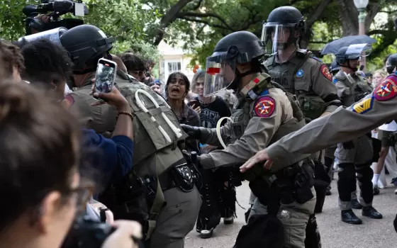 قمع الشرطة الأمريكية للطلاب