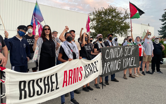 حصار مصنع "روشيل" لتصنيع المدرعات في كندا