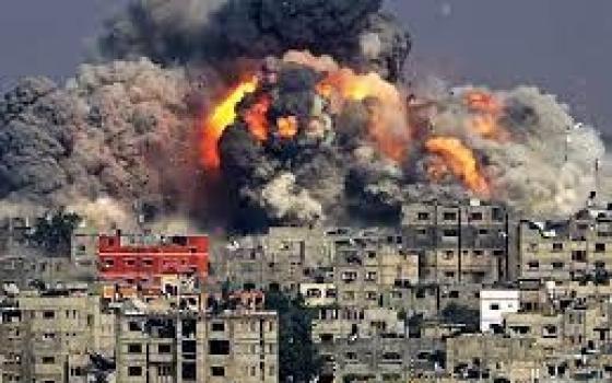 قصف الاحتلال الإسرائيلي للمباني في غزة