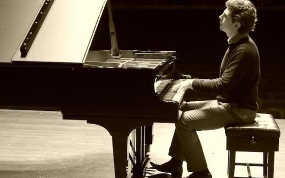 أوركسترا ملبورن تلغي مشاركة عازف بيانو بسبب دعمه فلسطين