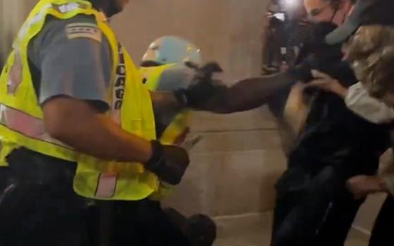 اعتقالات خارج مؤتمر الحزب الديمقراطي  