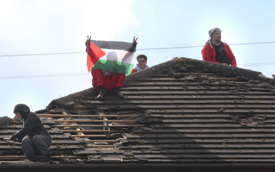 محاكمة أربع نشطاء فككوا مصنعًا يسلح الاحتلال في شيبلي