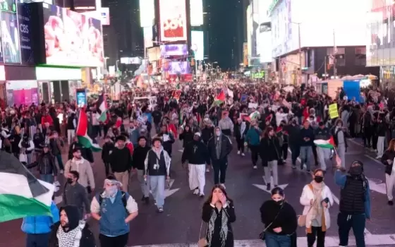 اعتقال 6 متظاهرين خلال احتجاجات مؤيدة لفلسطين