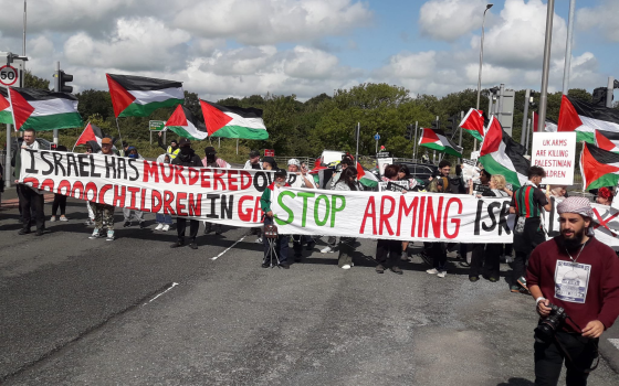 حصار مصنع شركة BAE Systems