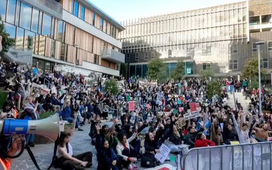 تجمع طلابي داعم لفلسطين في جامعة ملبورن