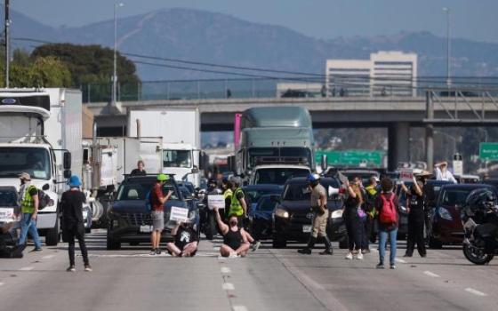 إغلاق الطريق السريع في لوس أنجلوس