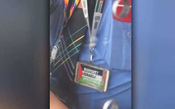 أنصار الاحتلال يشتكون سائق حافلة يرتدي بطاقة مؤيدة لفلسطين