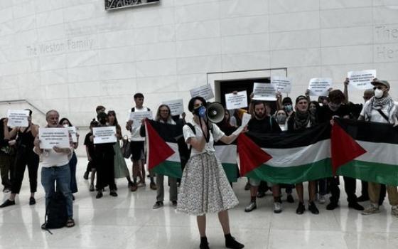 أنصار فلسطين يحتلون المتحف البريطاني