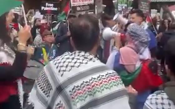 أكبر صندوق تقاعد خاص في بريطانيا يتخلى عن استثماراته لدى الاحتلال