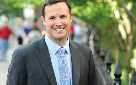 صموئيل أبرامز- أستاذ في كلية سارة لورانس