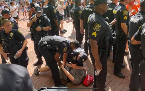 قمع الطلاب المتظاهرين في جامعة ميشيغان