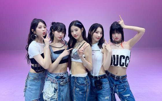 فرقة “LE SSERAFIM “