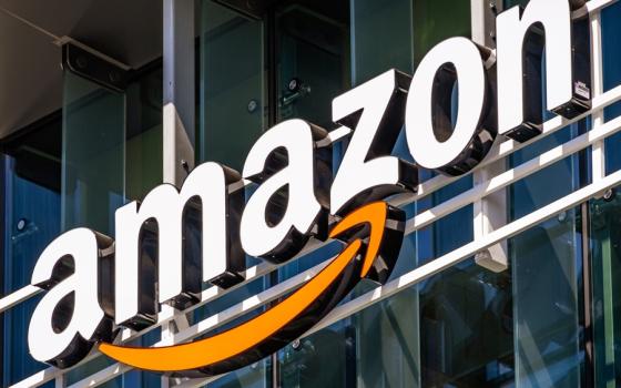 أمازون تحقق مع موظفين بزعم مشاركة رسائل معادية للاحتلال  