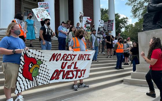تضامن طلاب جامعة لويزفيل مع فلسطين في أول يوم دوام لهم