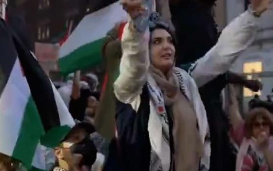 فرحة طلابية باستقالة نعمت شفيق