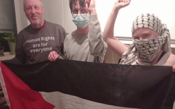 نشطاء من منظمة حركة فلسطين المفرج عنهم