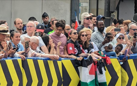 تضامن المشجعين في أولمبياد باريس مع فلسطين