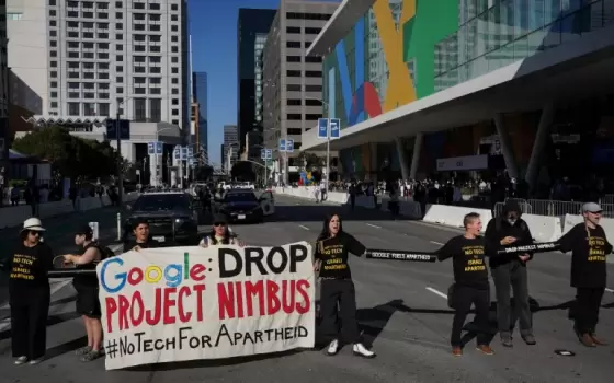 طلاب أمريكيون يوقعون على تعهد يرفض وظائف جوجل وأمازون