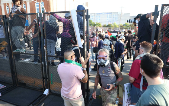 مظاهرات داعمة لفلسطين خارج مؤتمر الحزب الديمقراطي  