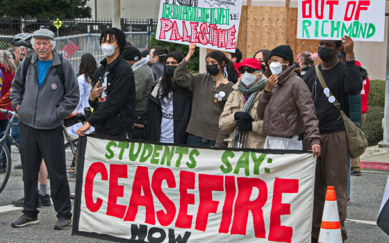 مظاهرة داعية لمقاطغة شيفرون