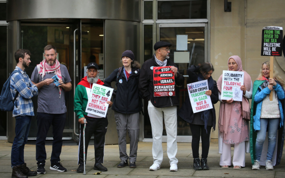 وقفة مساندة خلال محاكمة أعضاء حركة فلسطين