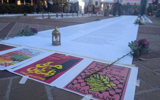 قفة احتجاجية في جامعة كاليفورنيا تكريمًا لأرواح الشهداء