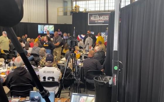 مقاطعة خطاب النائبة الأمريكية في آيوا  