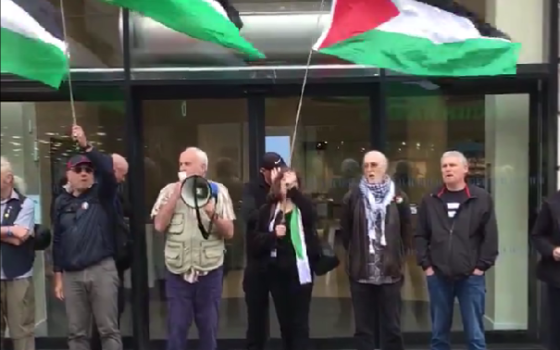 وقفة احتجاجية عند بنك باركليز في غلاسكو