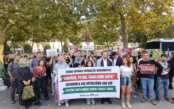 وقفة منددة باعتقال وترحيل فلفسطينيين من تركيا