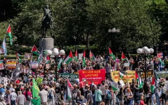 احتجاج خارج مكاتب "ميتا"