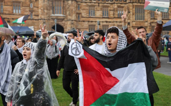 مخيم طلابي تضامني داعم لفلسطيين