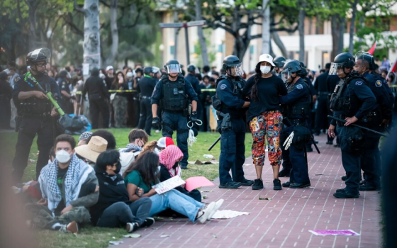 قمع الشرطة الأمريكية لطلاب الجامعات