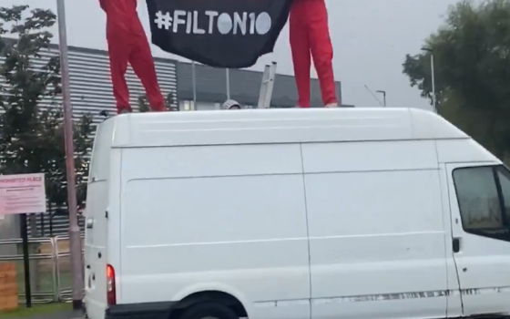 حركة فلسطين تغلق مركز أبحاث وتصنيع في بريستول