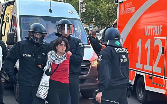 اعتقال فتاة خلال مظاهرة مؤيدة لفلسطين في برلين