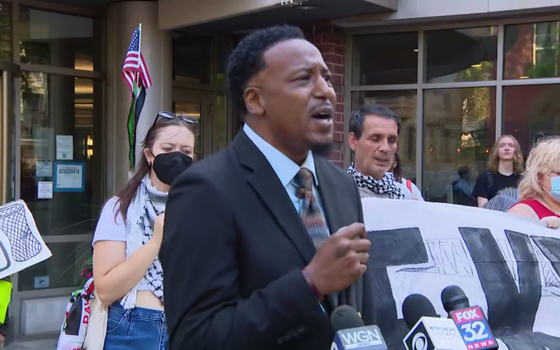 تيرانس فريمان- حارس أمن في جامعة ديبول