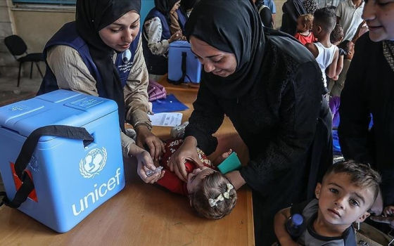 تطعيم الأطفال للقاح شلل الأطفال