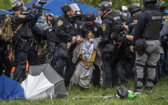 قمع الطلاب في المخيمات التضامنية