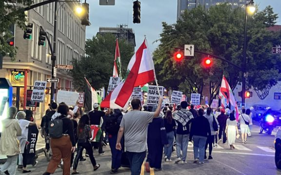 مظاهرة مؤيدة لفلسطين تعرقل حركة المرور وسط مدينة رالي