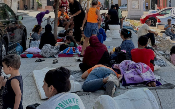 عائلات نازحة في لبنان