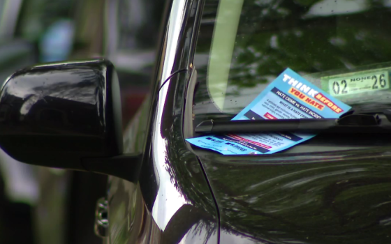 منشور مكافح للصهيونية على السيارات