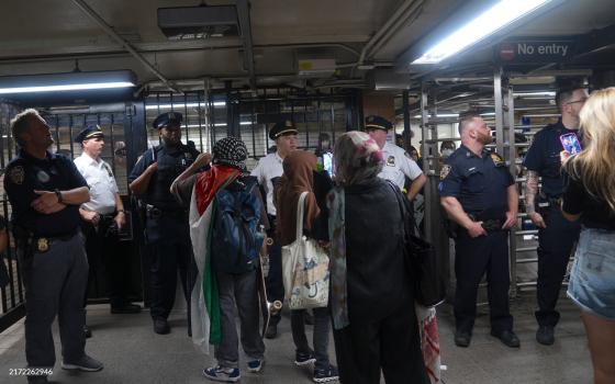 شرطة نيويورك تعرقل تظاهرة ضد وحشيتها بالتعامل مع المحتجين