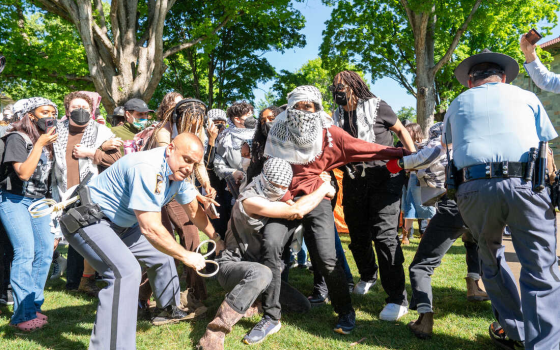 قمع الشرطة الأمريكية لطلاب الجامعات