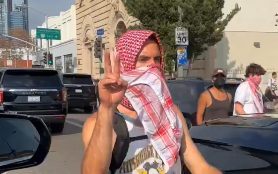 احتجاجات خارج حفل توزيع جوائز إيمي