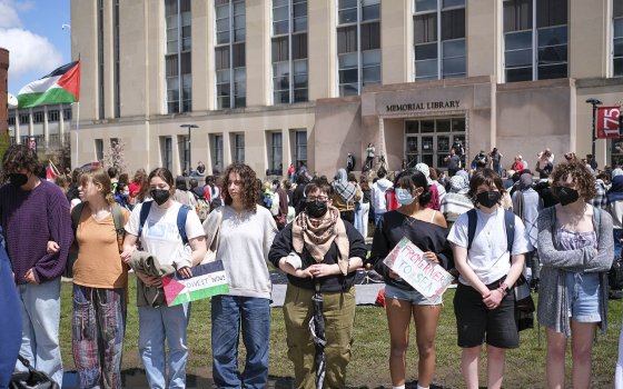 مخيم طلابي تضامني مع غزة