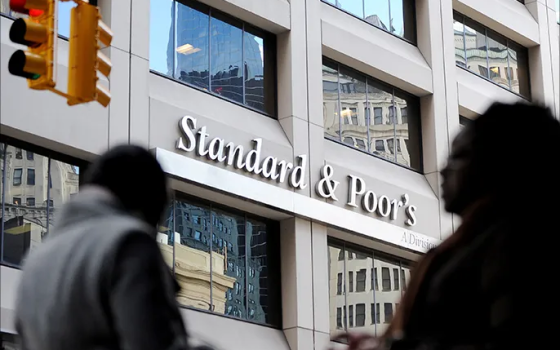 العدو يختنق اقتصاديًّا.. وكالات عالمية تخفض تصنيف “إسرائيل” الائتماني لأول مرة