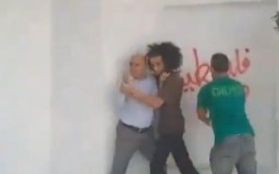 صدام بين مؤيد لفلسطين وشؤ