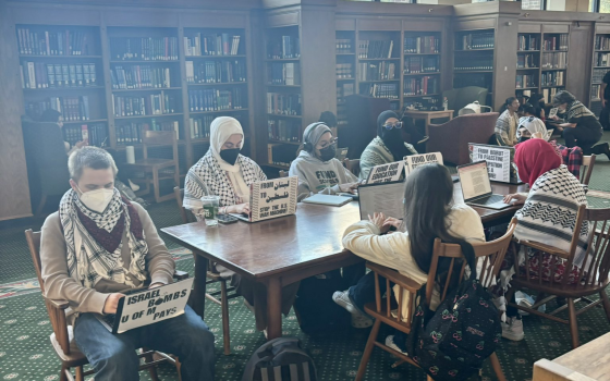 طلاب ميشيغان يتضامنون مع فلسطين بدراسة صامتة