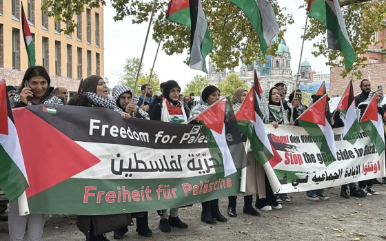 ألمانيون يتظاهرون ضد شرعنة بيربوك لمجازر الاحتلال بغزة