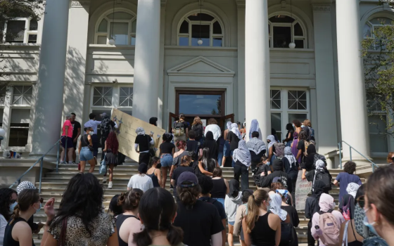 احتجاج تضامني لطلاب جامعة بومونا